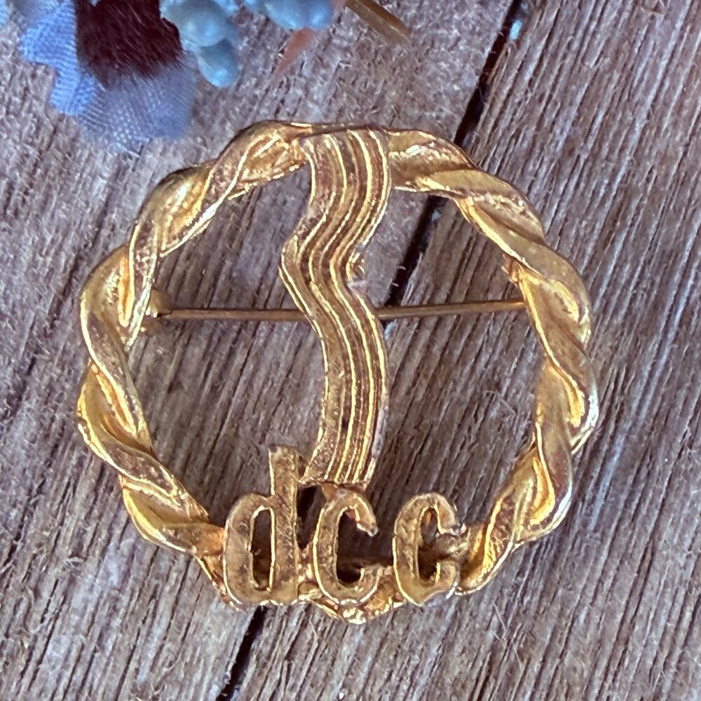 Vintage DCC brooch Gold Tone Circle Waterfall Pin